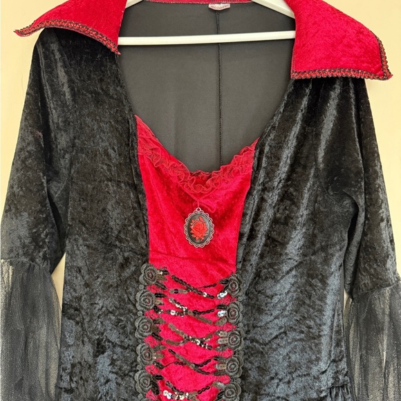 Spirit Halloween Victorian Vampiress Plus Size Costume Black Red Dress - Picture 3 of 12